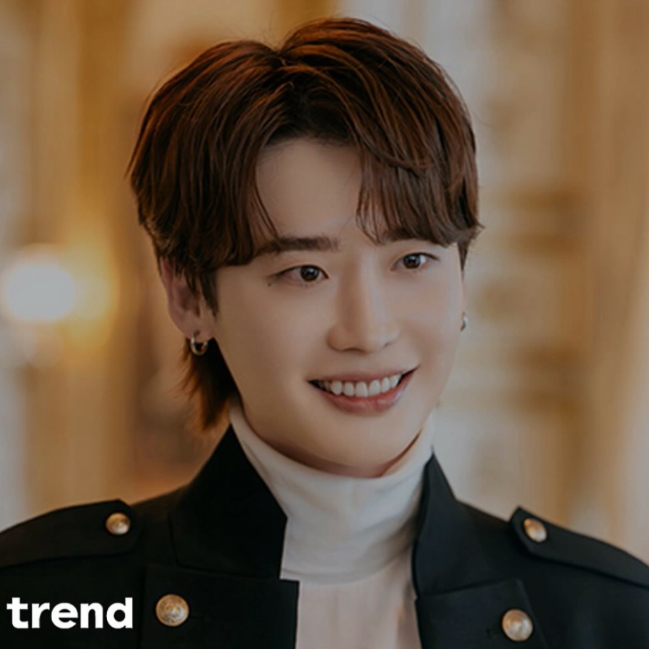 Recent activity shot of Lee Jongsuk