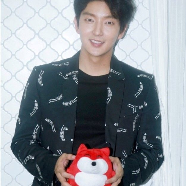 A moment captured by a fan of Lee Joongi