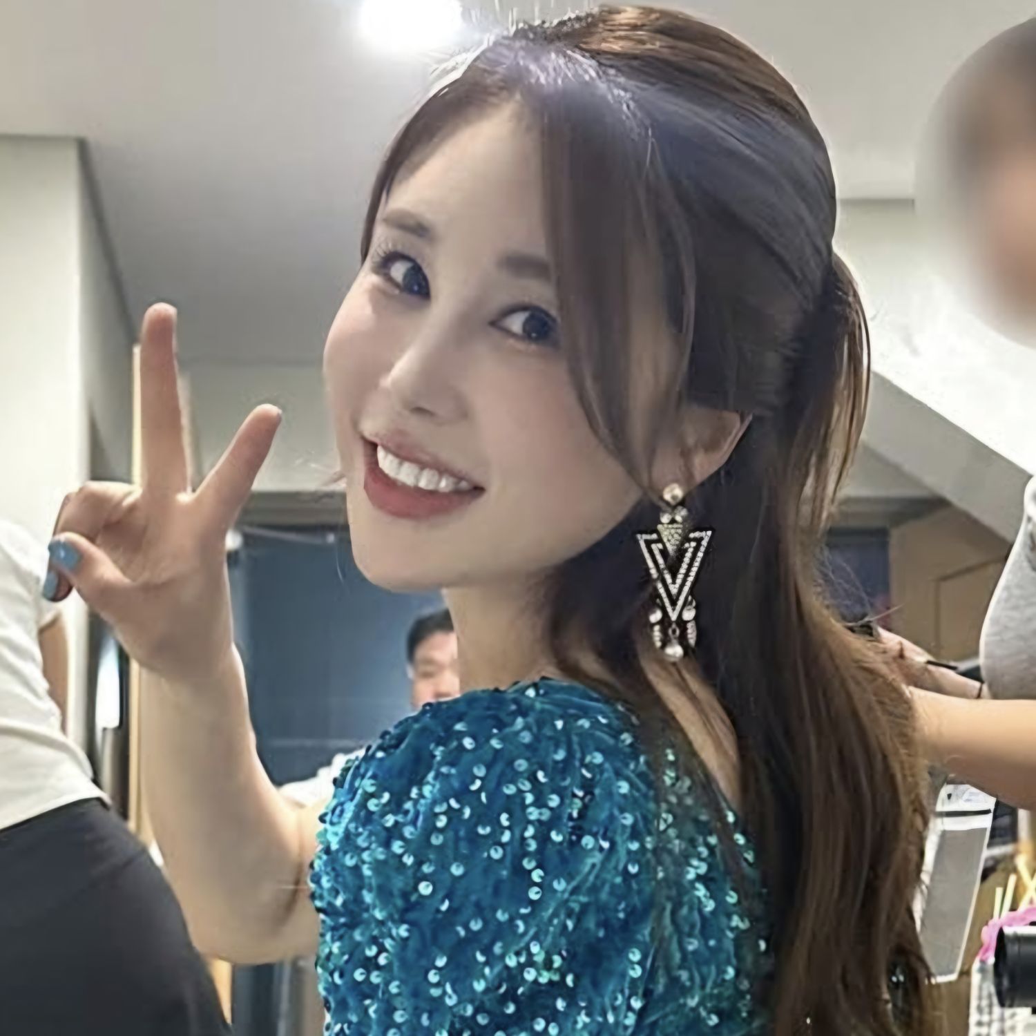 Behind-the-scenes cut of Kim Soyou