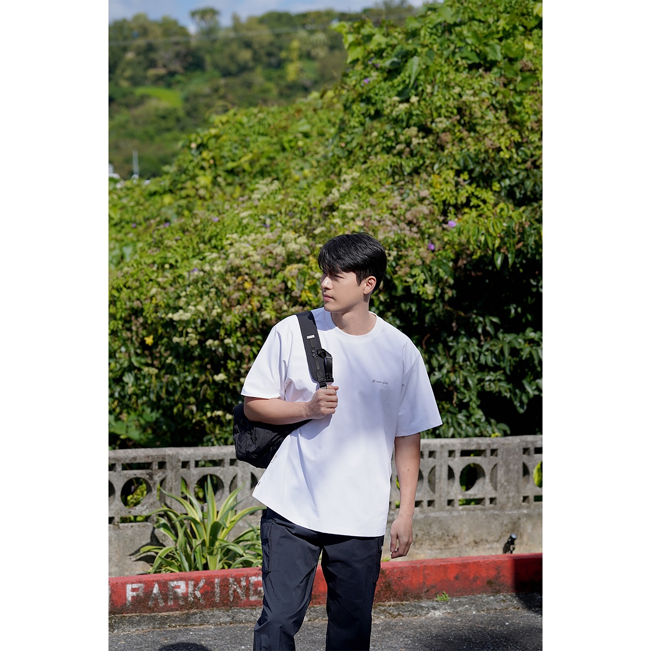 A moment captured by a fan of Hyun Bin