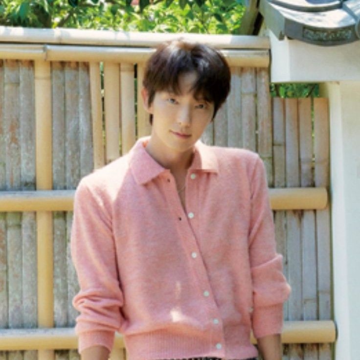 A moment captured by a fan of Lee Joongi