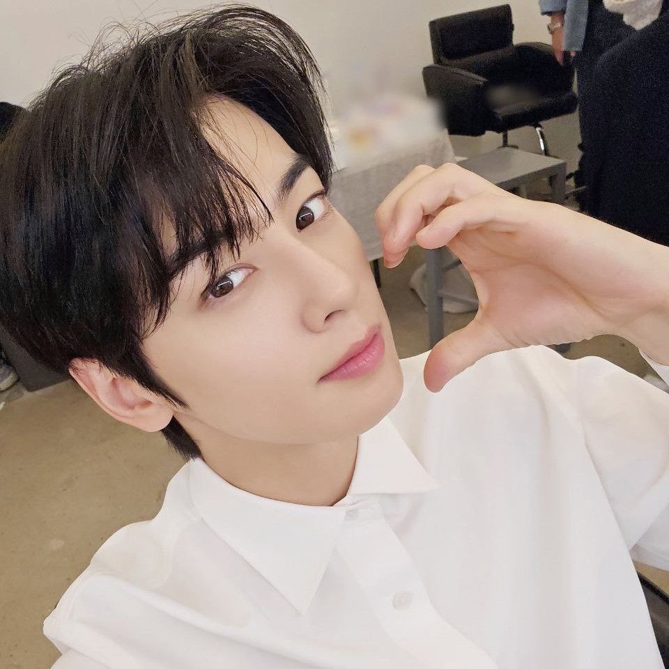 A moment captured by a fan of Cha Eunwoo