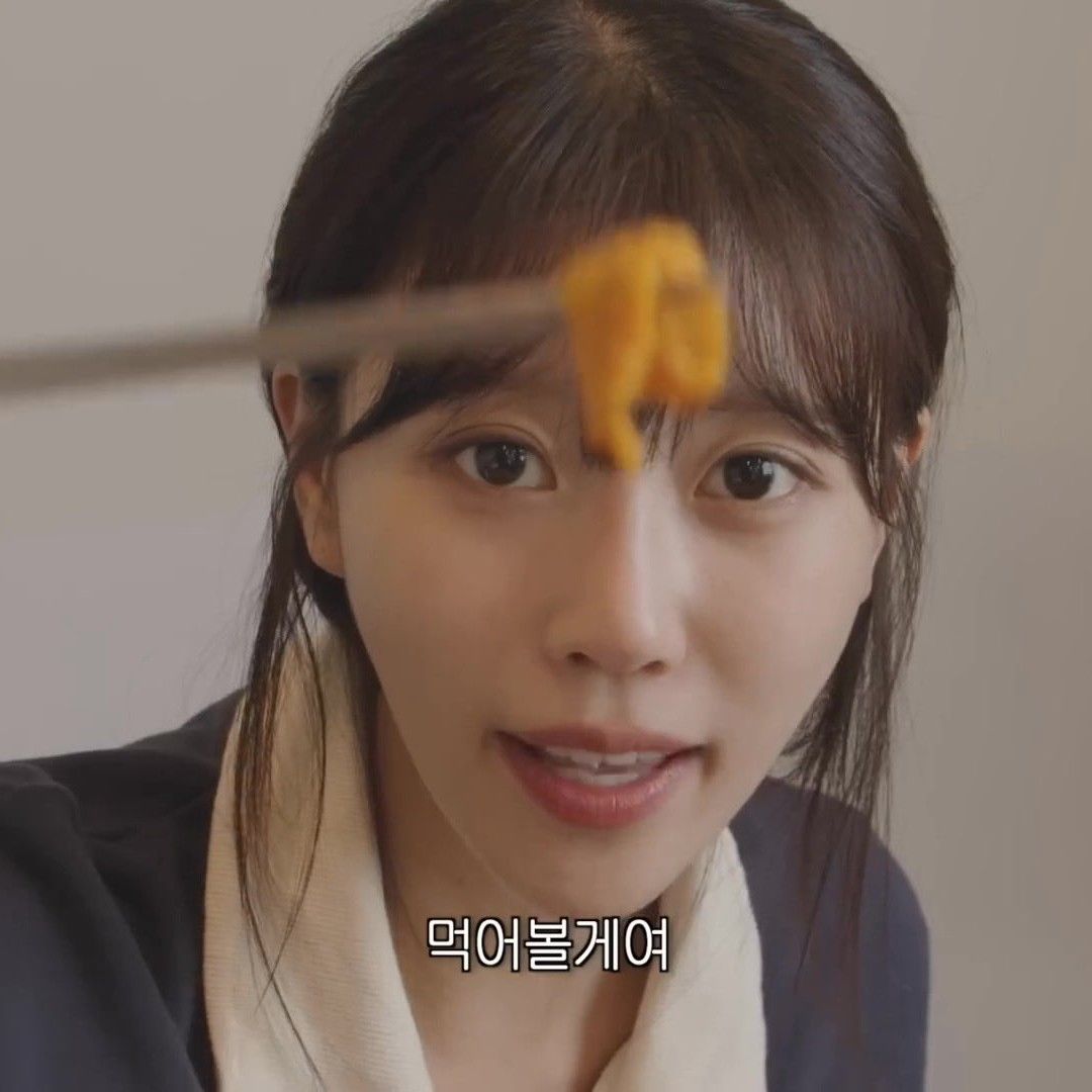 Behind-the-scenes cut of Lee Mijoo