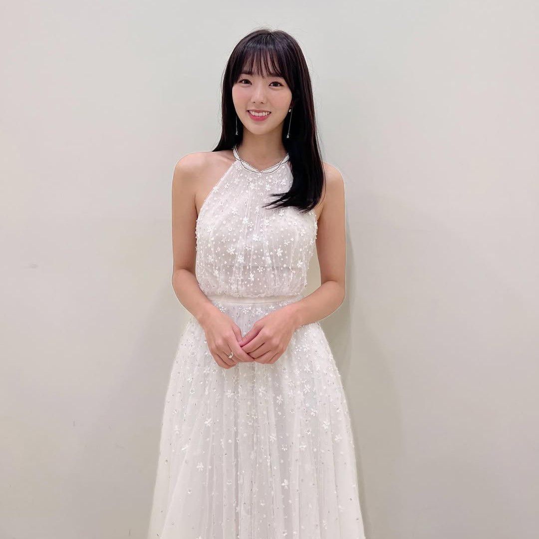 Behind-the-scenes cut of Chae Subin