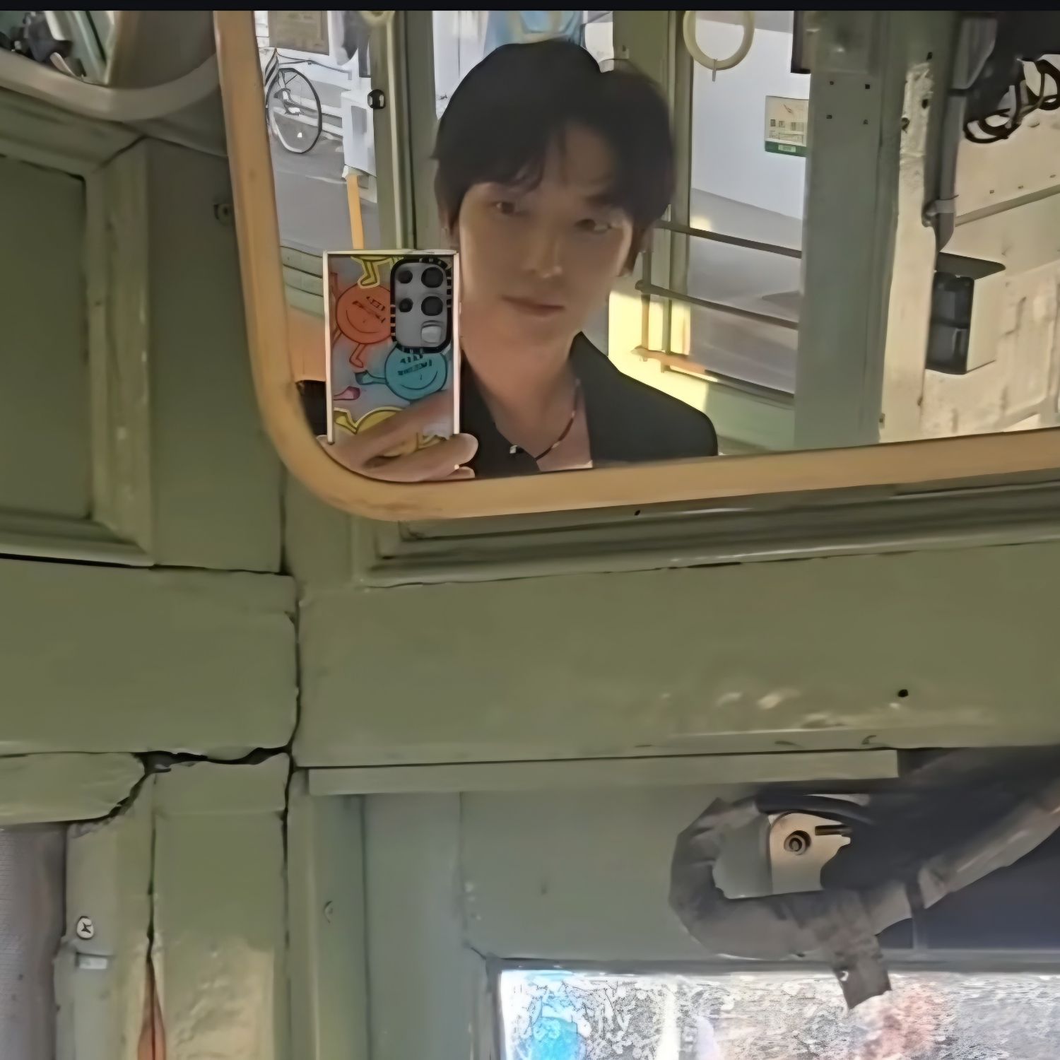 Behind-the-scenes cut of Lee Joongi