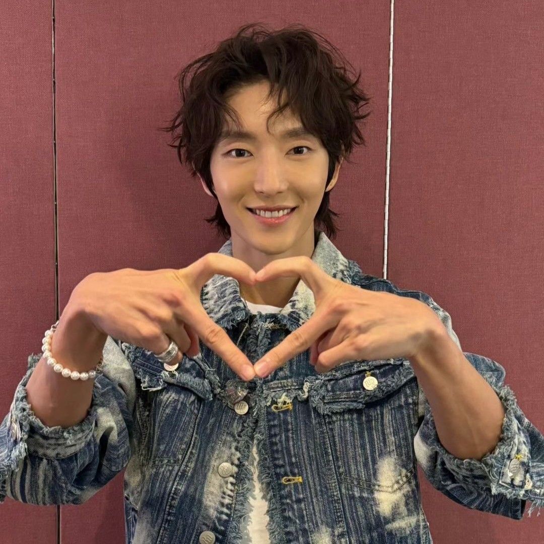 A moment captured by a fan of Lee Joongi