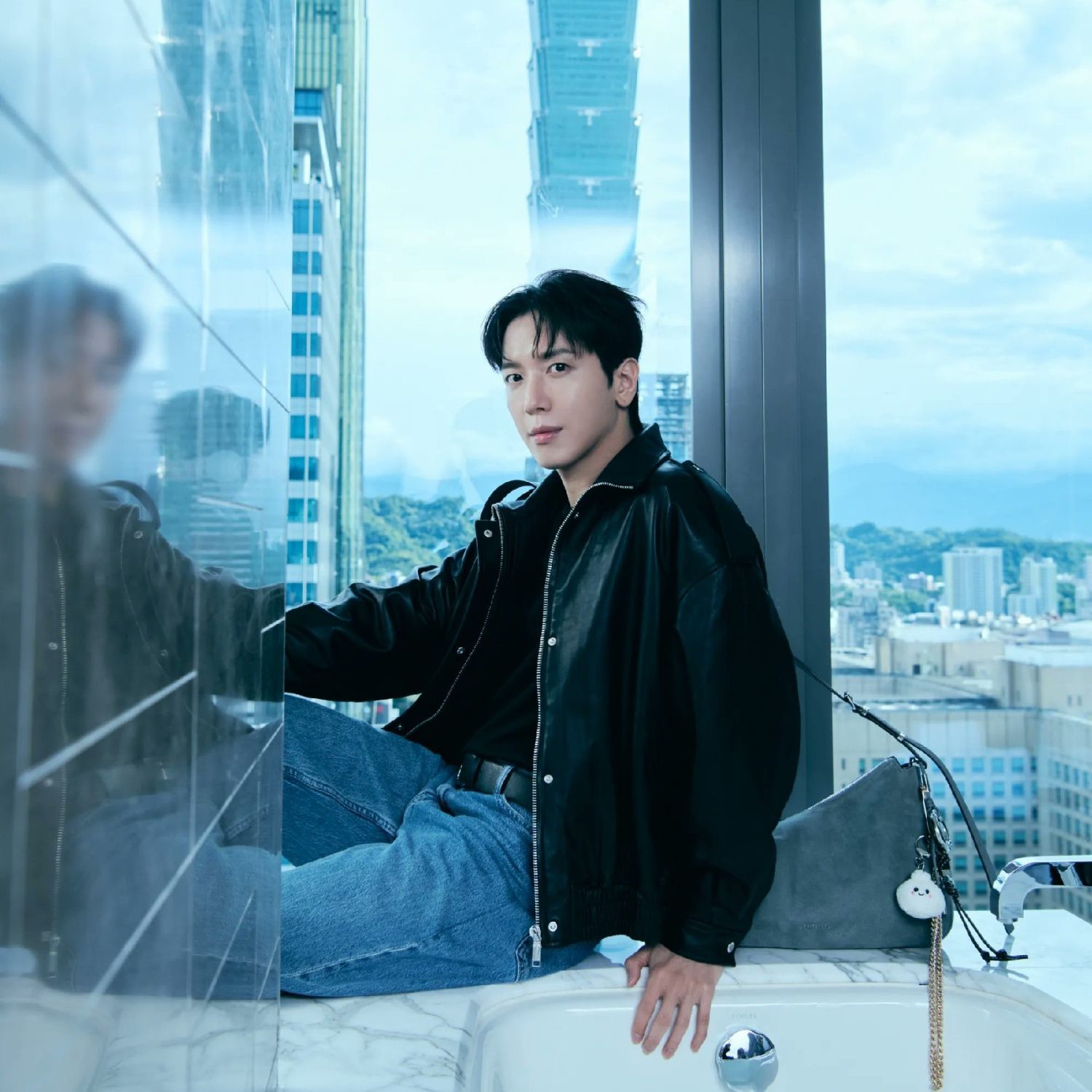 Behind-the-scenes cut of Jung Yonghwa
