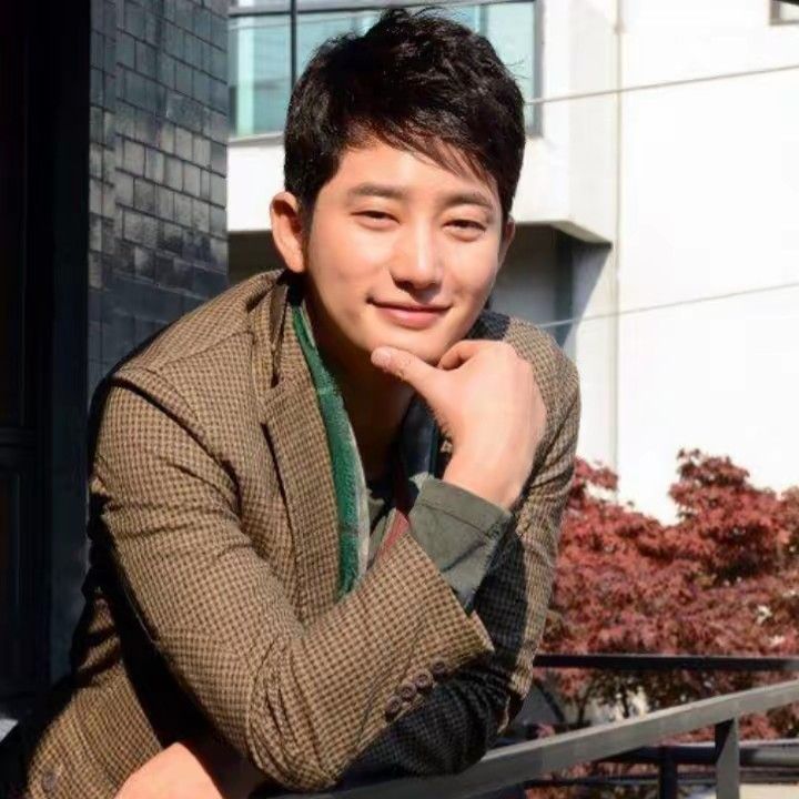 A moment captured by a fan of Park Sihoo