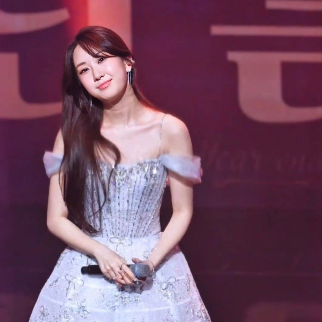 チョン・ユジンの最近の活動ショット