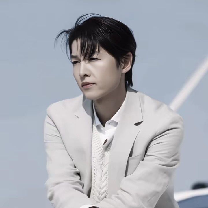 Recent activity shot of Song Joongki