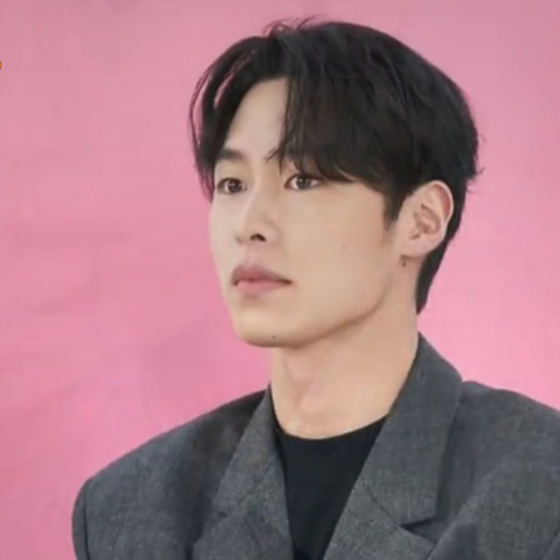 A moment captured by a fan of Lee Jaewook