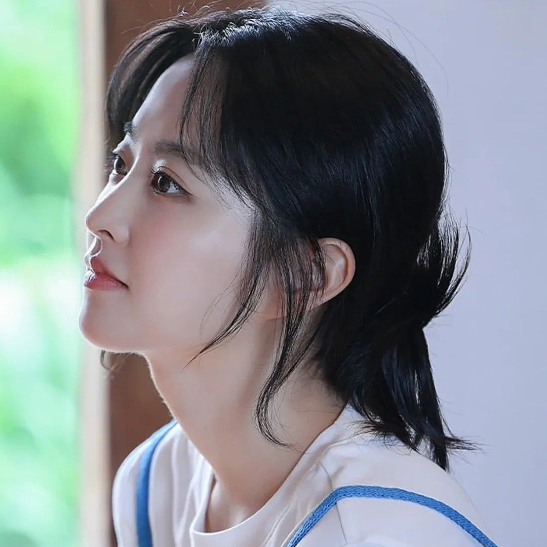Behind-the-scenes cut of Park Boyoung