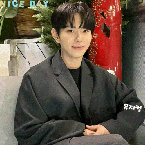 Behind-the-scenes cut of Lee Byeongchan