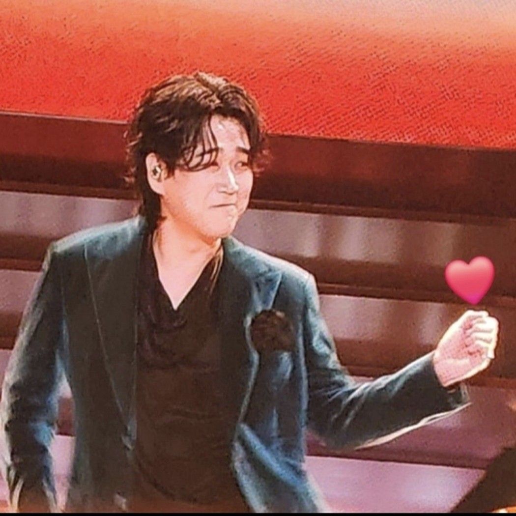 A moment captured by a fan of Hwang Youngwoong