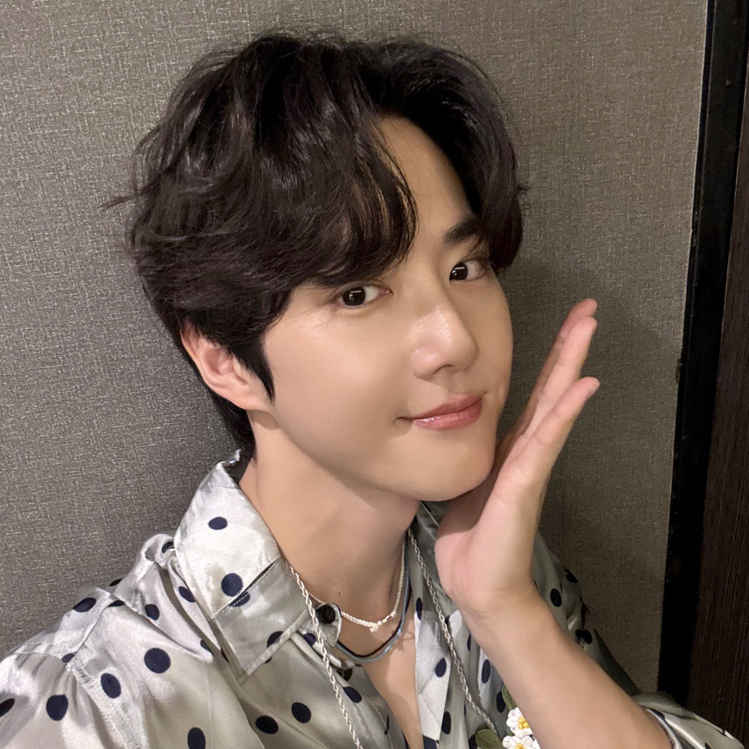 Behind-the-scenes cut of Suho