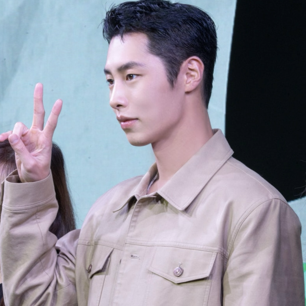 A moment captured by a fan of Lee Jaewook