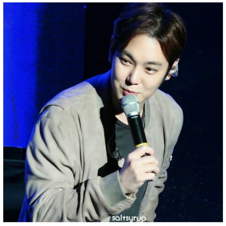 Behind-the-scenes cut of Hwanhee
