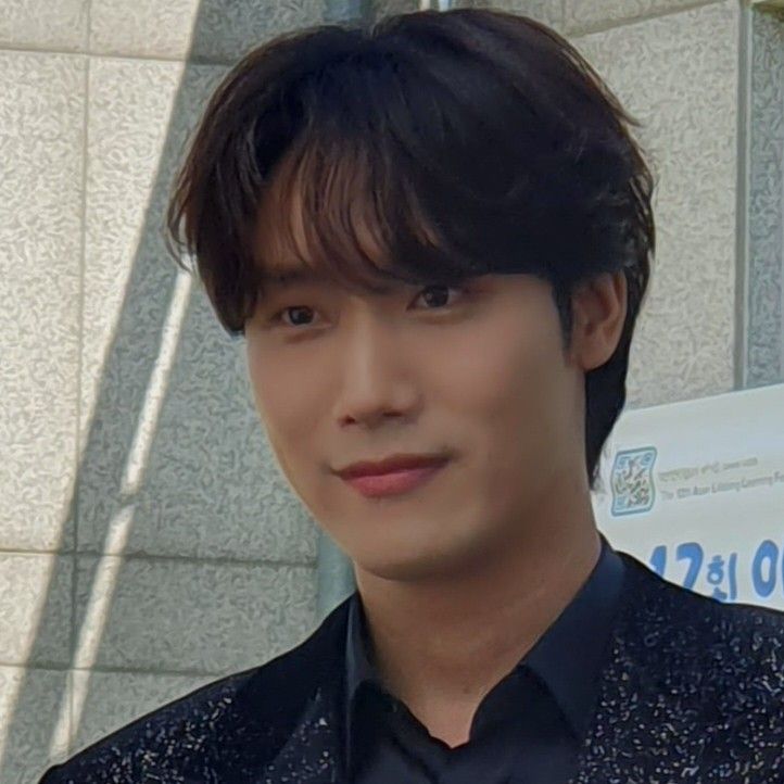 チェ・ウジンのビハインドカット