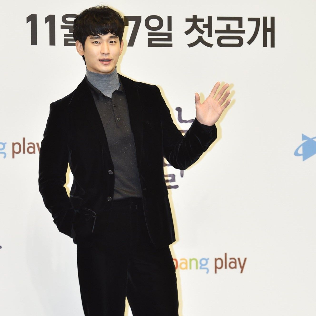 Foto kegiatan terbaru dari Kim Soohyun