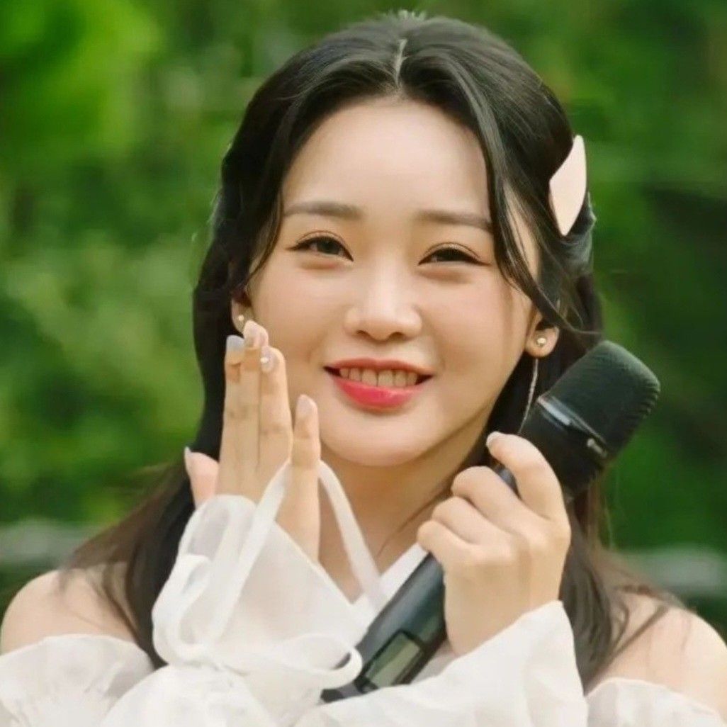 Recent activity shot of Hong Jiyoon