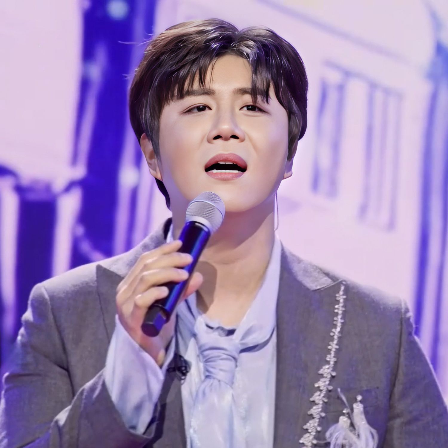 진해성의 비하인드 컷