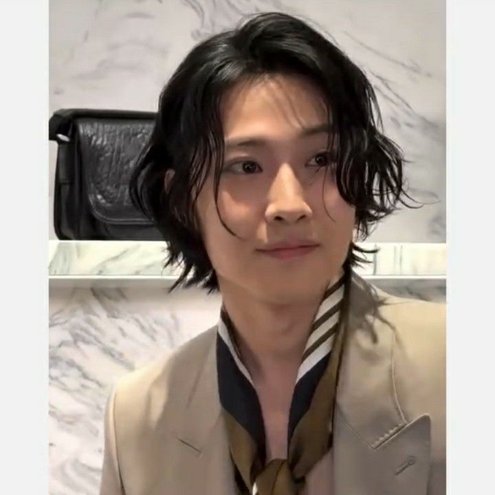 Behind-the-scenes cut of Lee Jongwon
