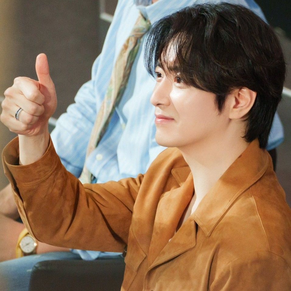 Behind-the-scenes cut of Lee Joonhyuk