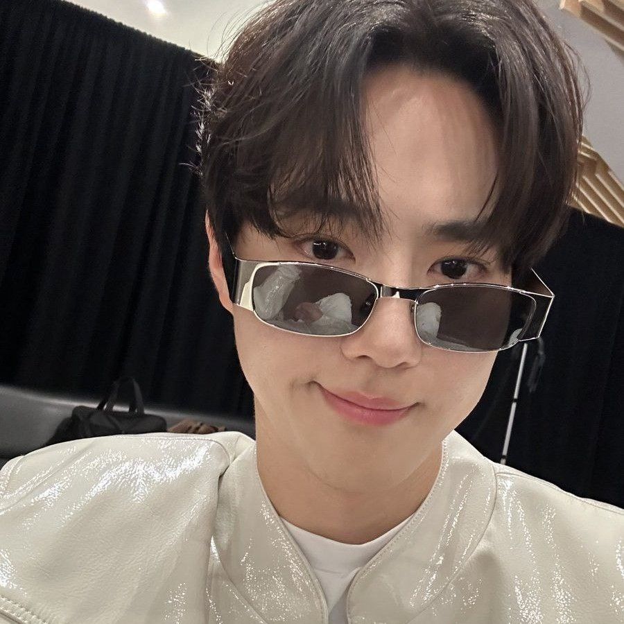 Behind-the-scenes cut of Suho