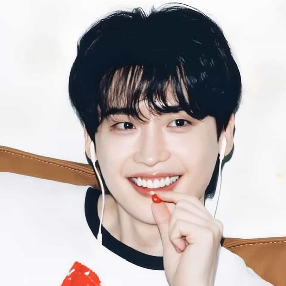 Behind-the-scenes cut of Lee Jongsuk