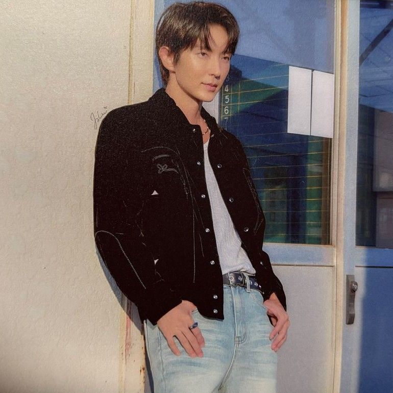 A moment captured by a fan of Lee Joongi