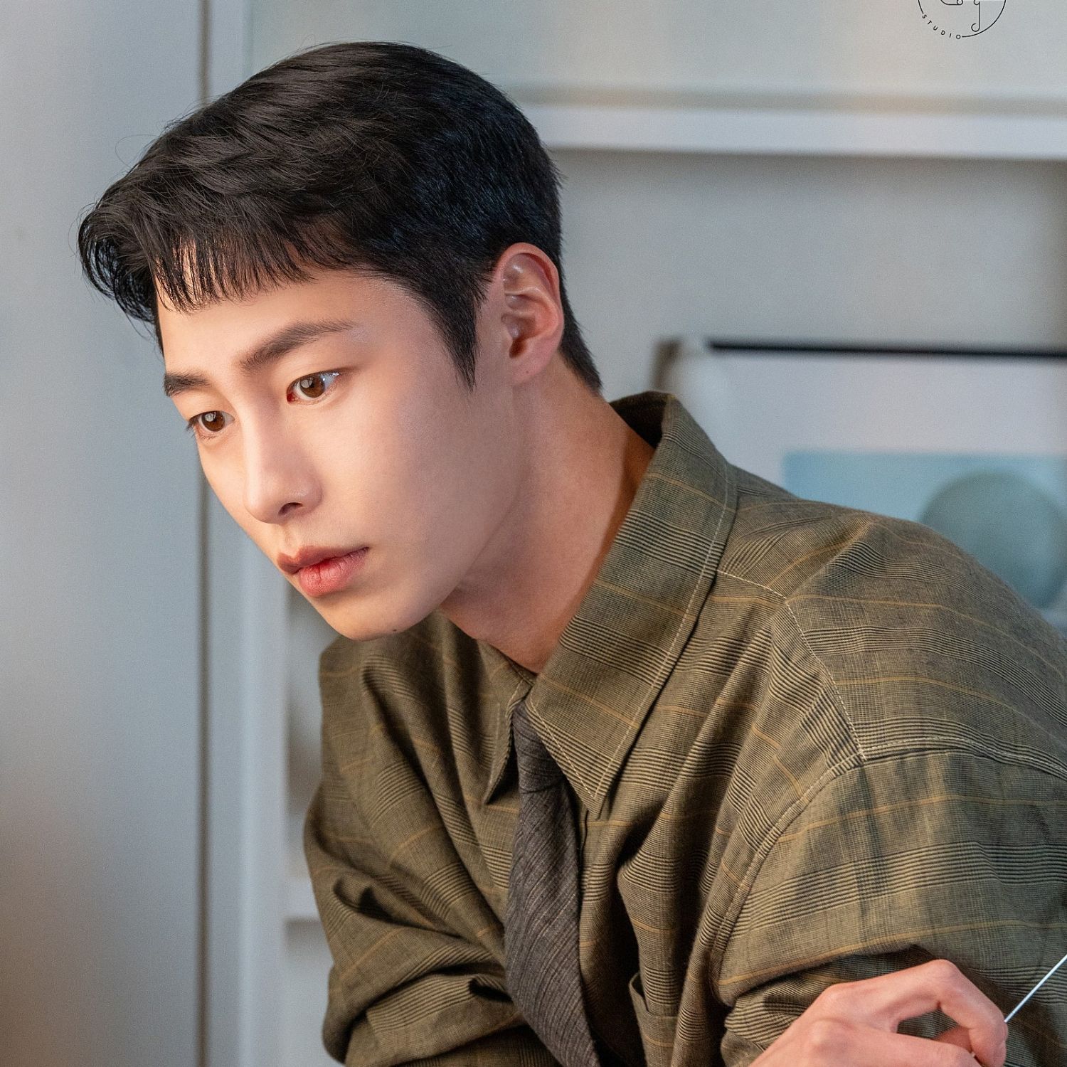 Behind-the-scenes cut of Lee Jaewook