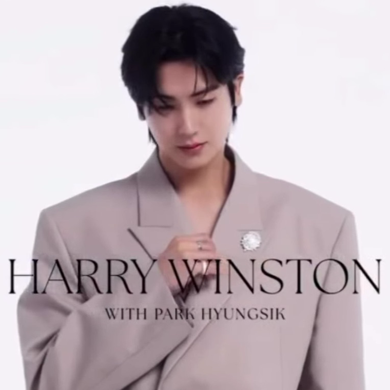 A moment captured by a fan of Park Hyungsik