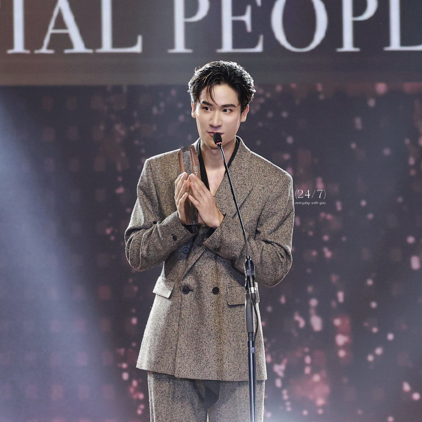 Behind-the-scenes cut of Tay Tawan Vihokratana