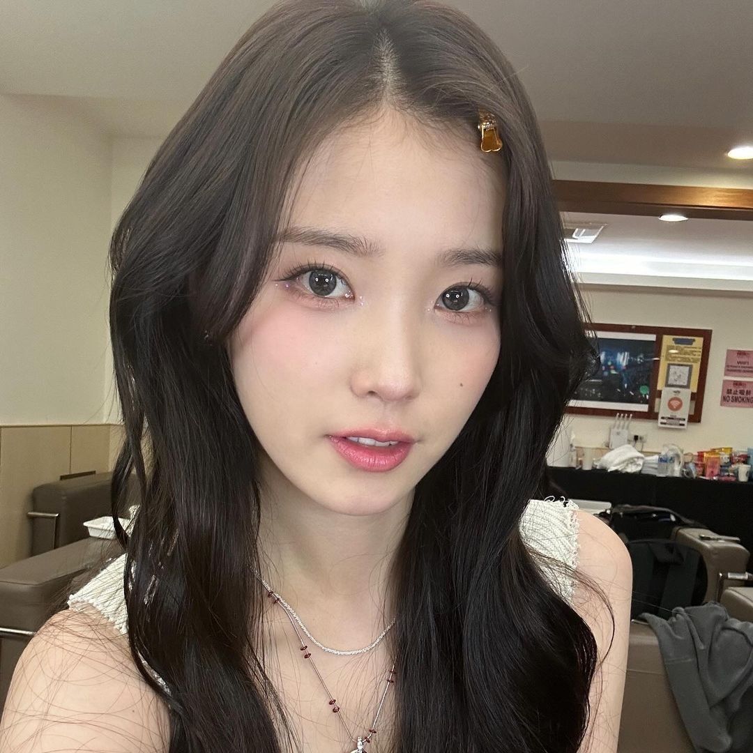 Cuplikan di balik layar dari IU