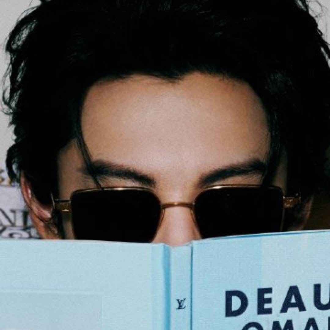 A moment captured by a fan of Dylan Wang