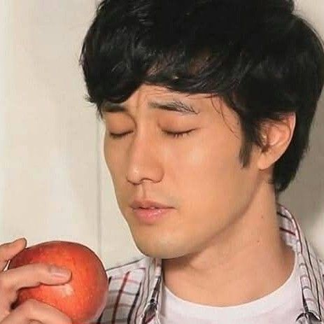 Behind-the-scenes cut of So Jisub