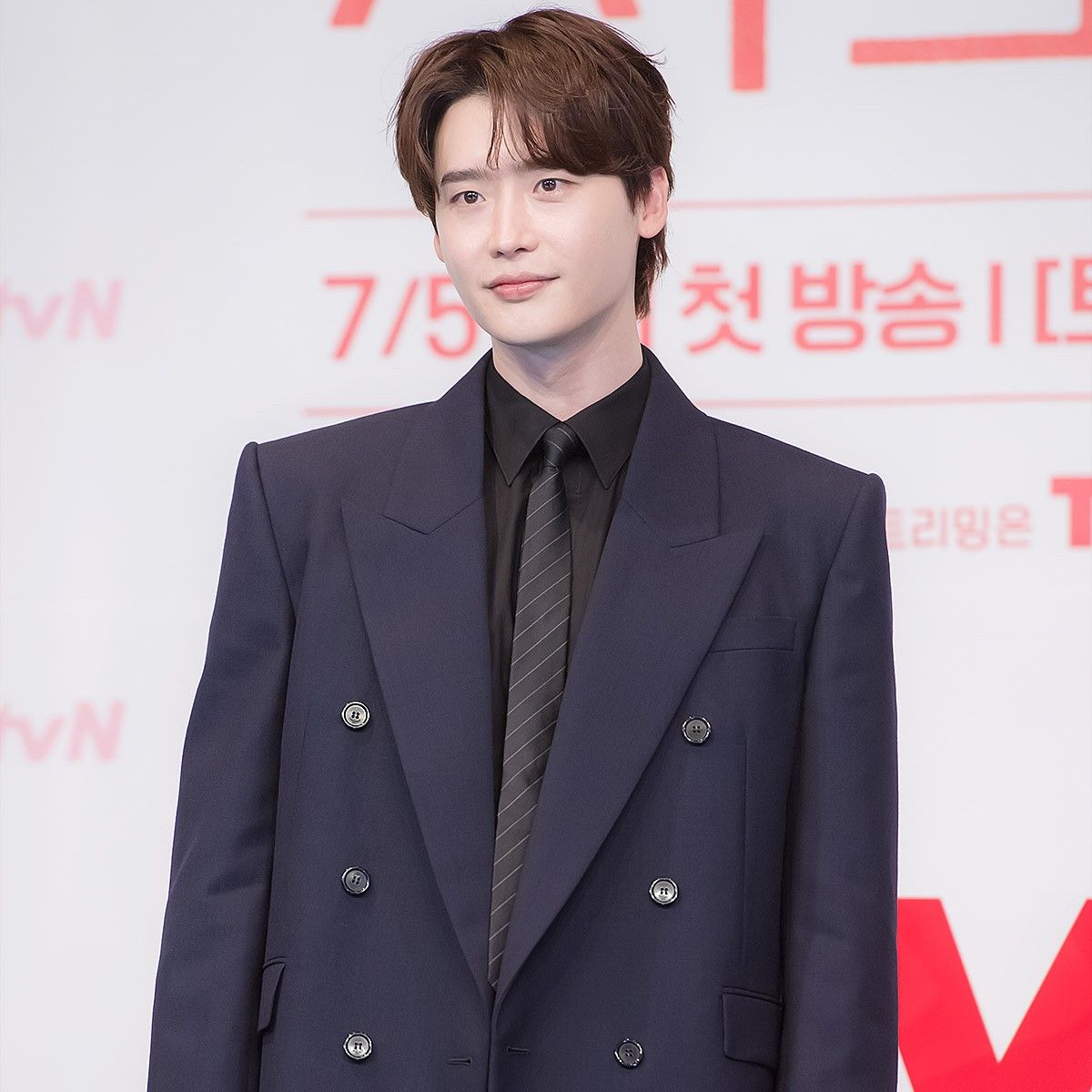 A moment captured by a fan of Lee Jongsuk