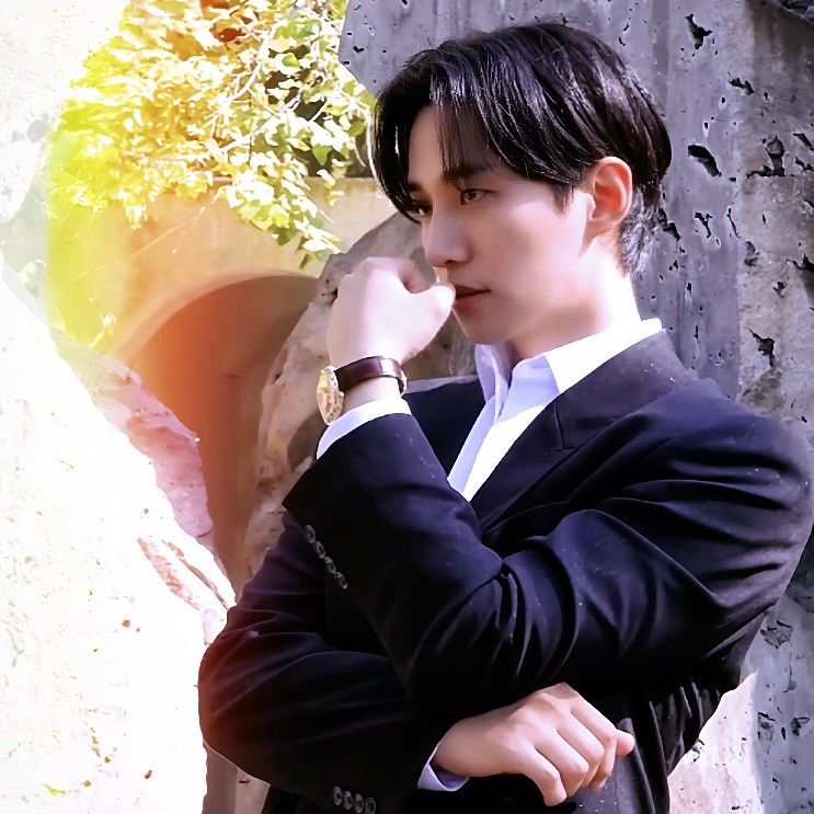 Behind-the-scenes cut of Lee Junho