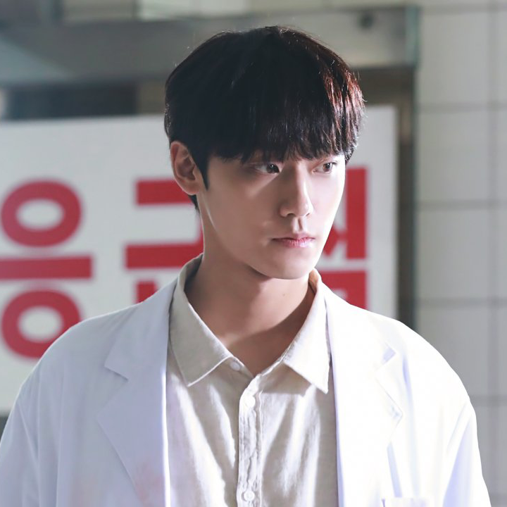 Behind-the-scenes cut of Lee Dohyun
