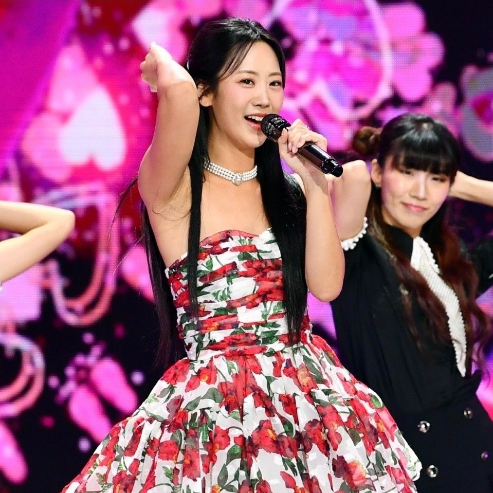 A moment captured by a fan of Kang Hyeyeon