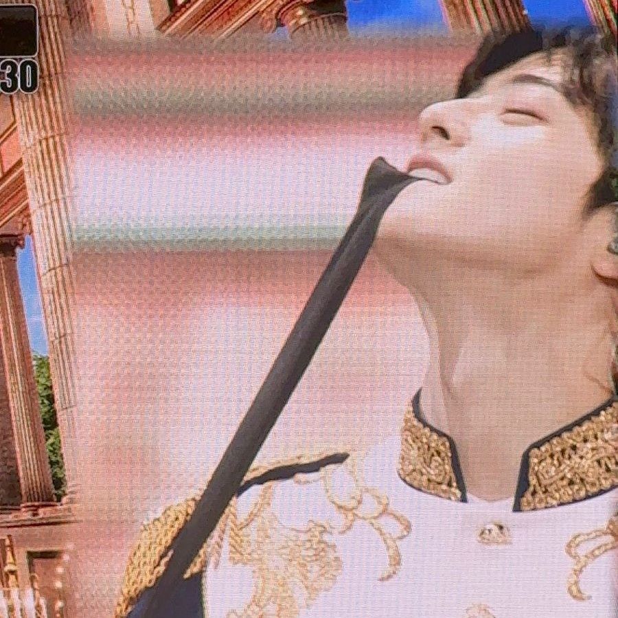 Behind-the-scenes cut of Cha Eunwoo