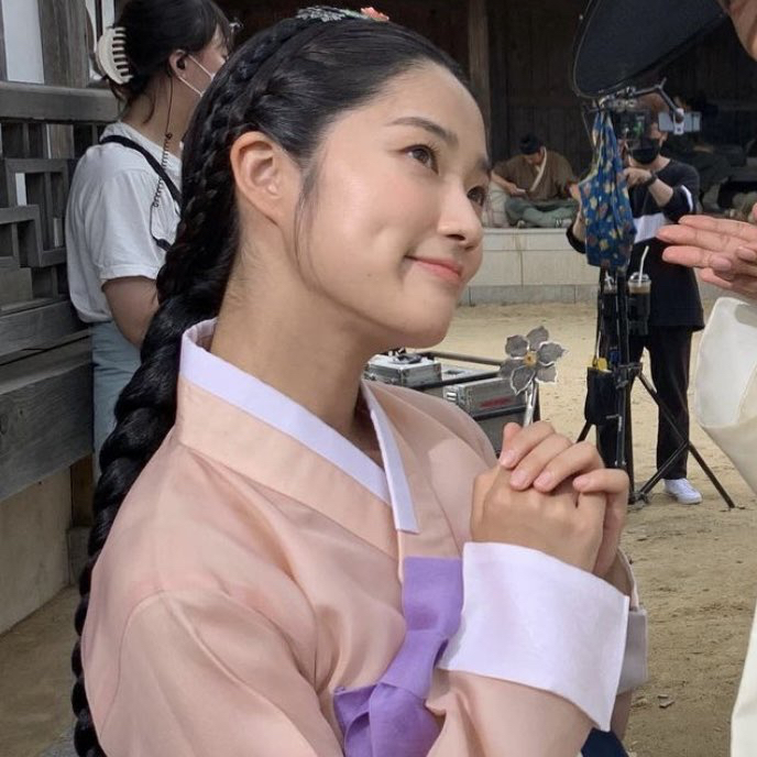 Behind-the-scenes cut of Kim Hyeyoon