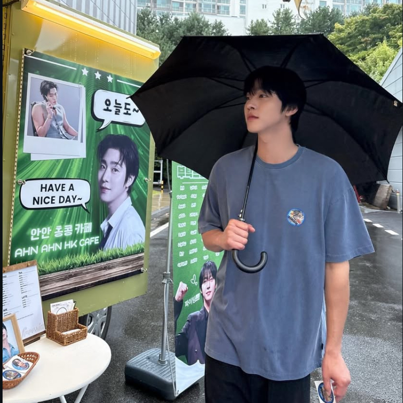 Behind-the-scenes cut of Ahn Hyoseop