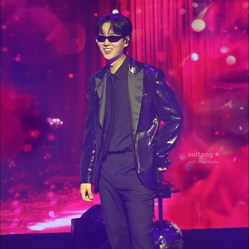 A moment captured by a fan of Song Minjun