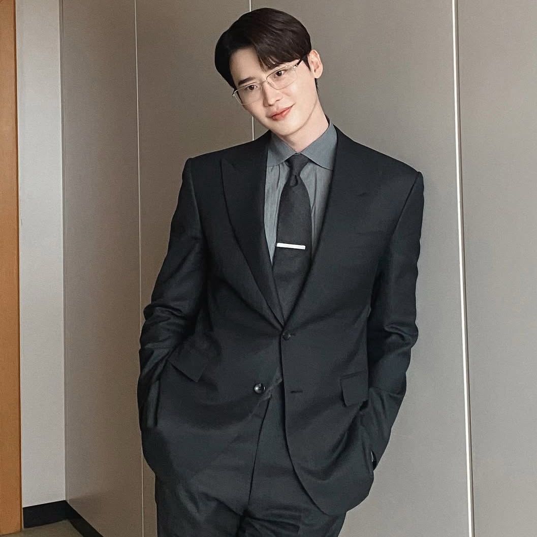 A moment captured by a fan of Lee Jongsuk