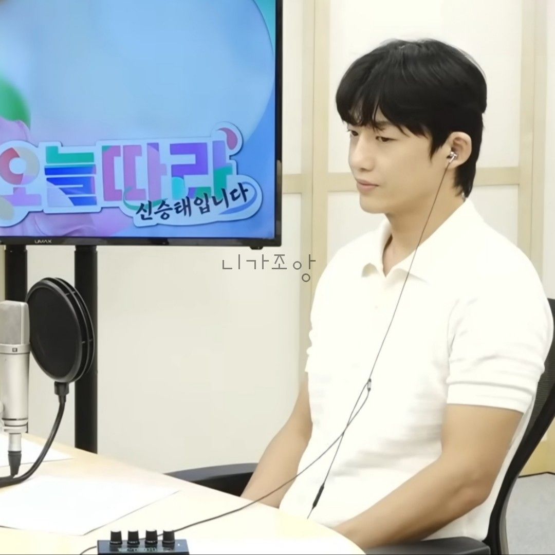 A moment captured by a fan of Shin Seungtae