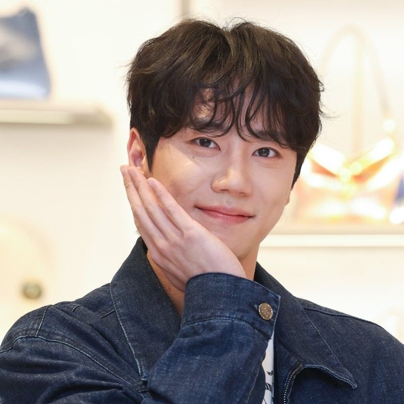 Recent activity shot of Lee Junyoung