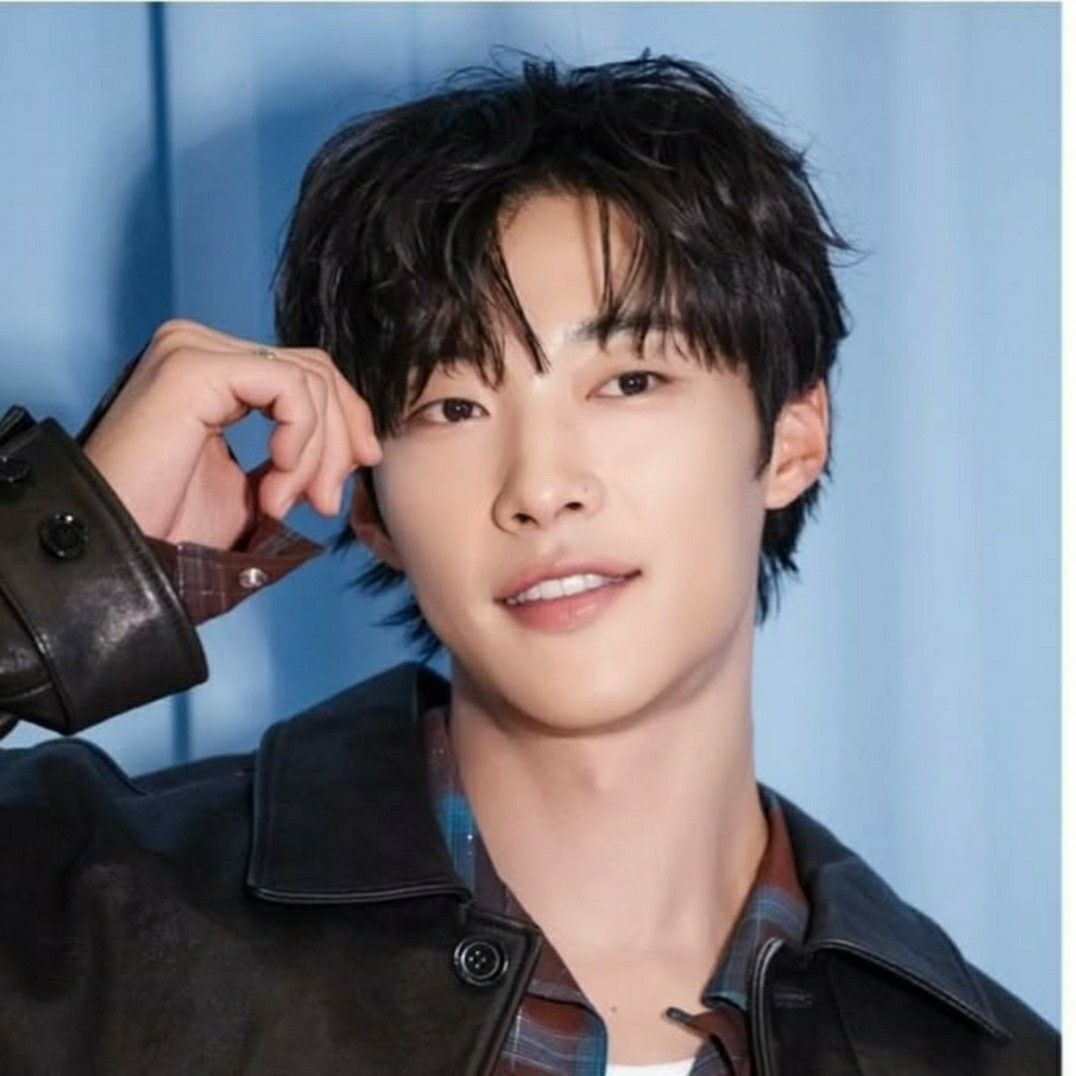 A moment captured by a fan of Woo Dohwan