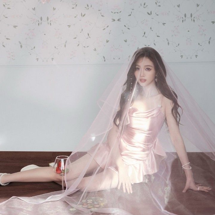 Behind-the-scenes cut of Wu Xuanyi