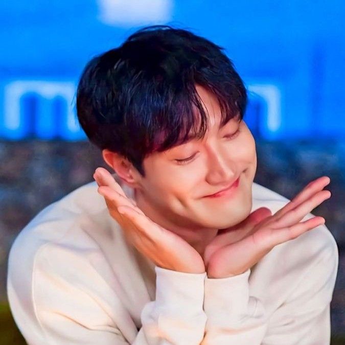 Latest photo of Choi Siwon